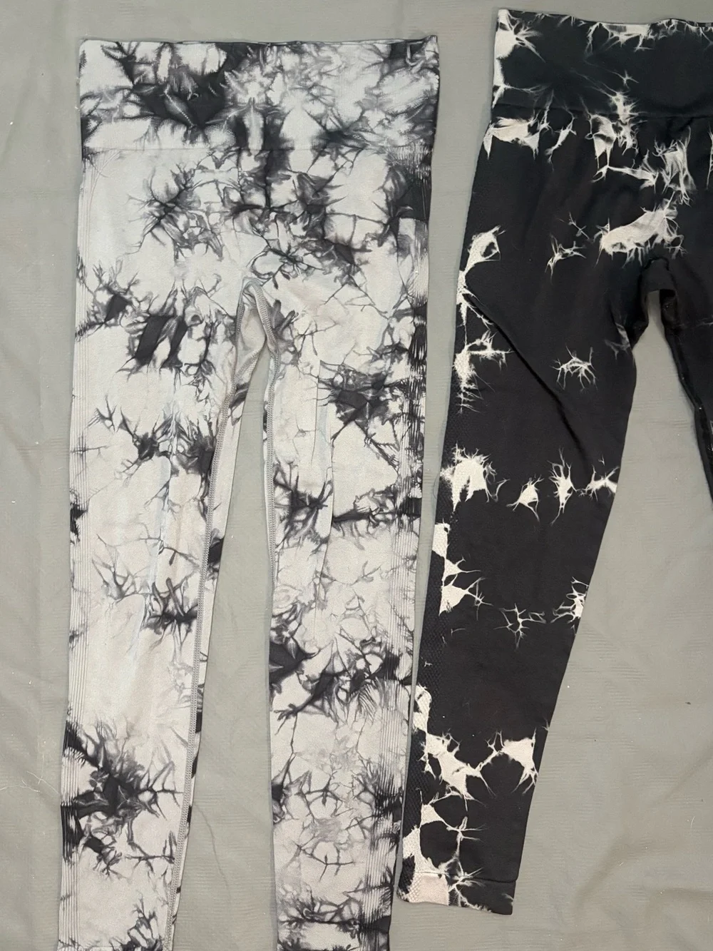 Bundle - Tie-Dye High-Waist Formfitting Butt Leggings with Butt Scrunch - M - Picture 4 of 4